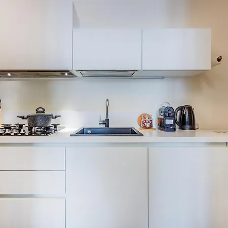 Urban Comfort Near Ferrari Museum & Railway مودينا