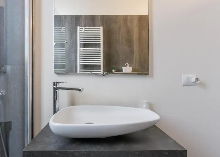 Daire Urban Comfort Near Ferrari Museum & Railway